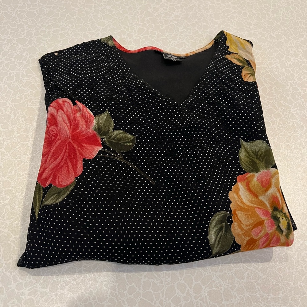 American Angel Black & Floral Print. V Neck short sleeve woman dress ; size :S - Picture 4 of 9